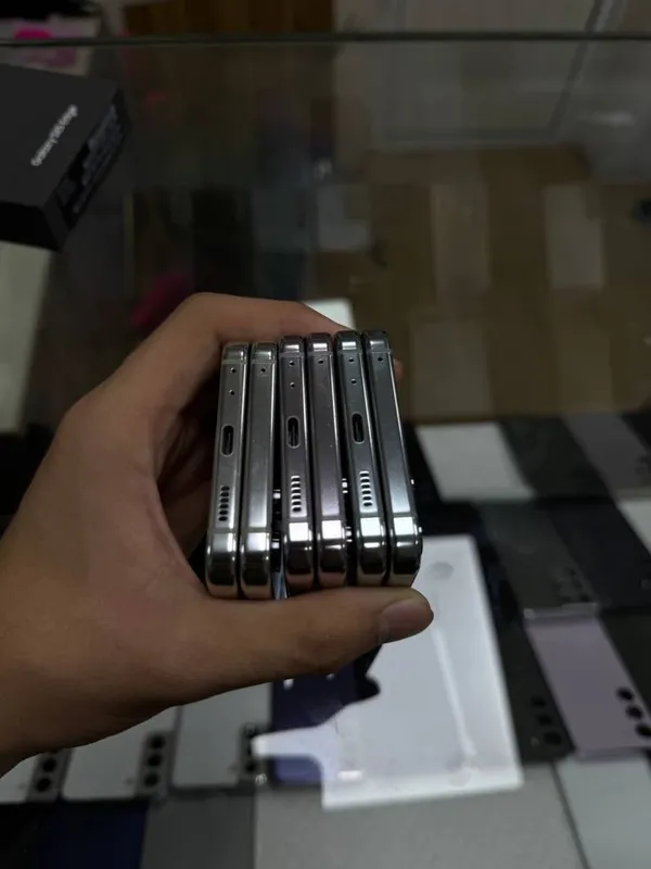 Samsung Z flip5 5G — фото 2