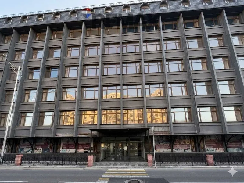 Сдаётся здание под университет, бизнес центр — фото 1
