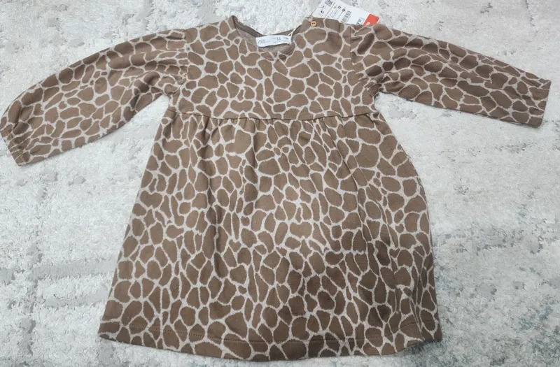 Платье zara  на 2-3 года Теплое.