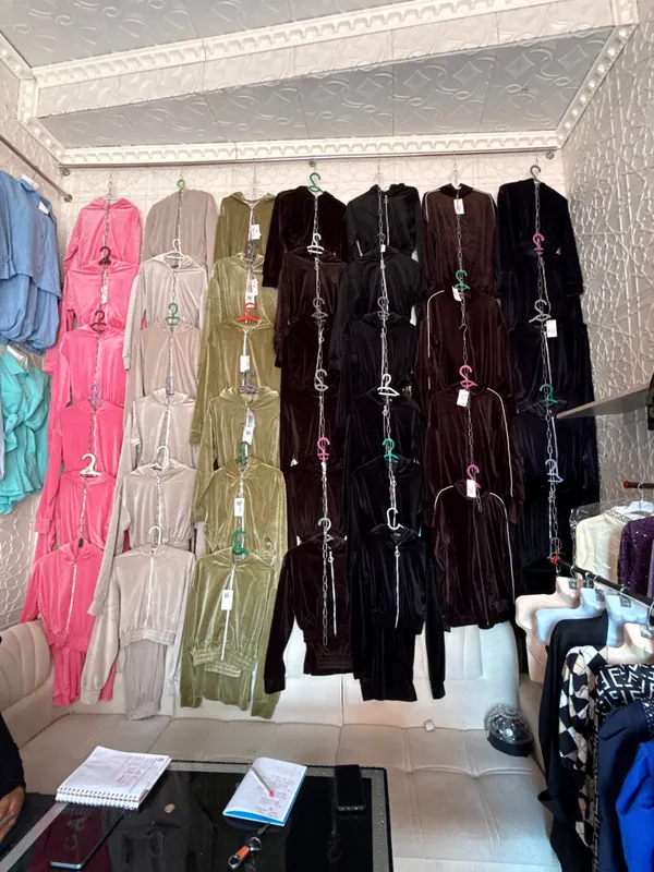 Продаётся женский костюм 4 Продаётся женский костюм 4