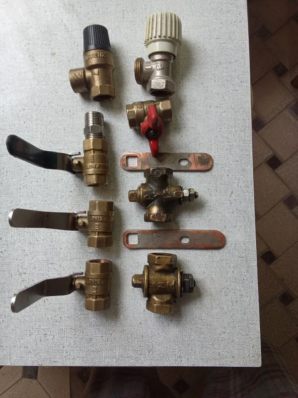 продам краны сантехнические для газа и воды