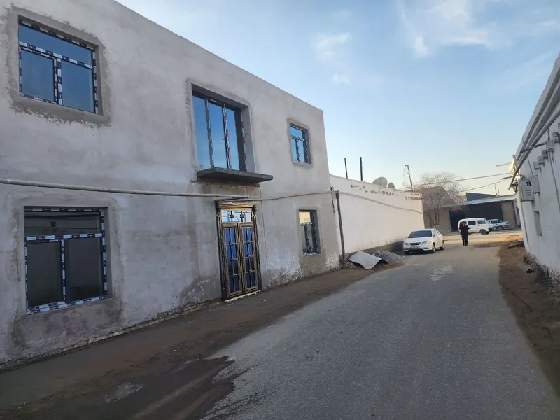Xiva shaxri markazida yangi xovli sotiladi Gali artir kochasida