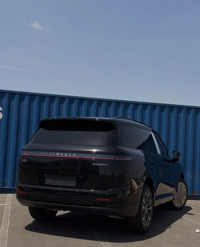 LYNK&CO 900: чёрный с белым 2 LYNK&CO 900: чёрный с белым 2