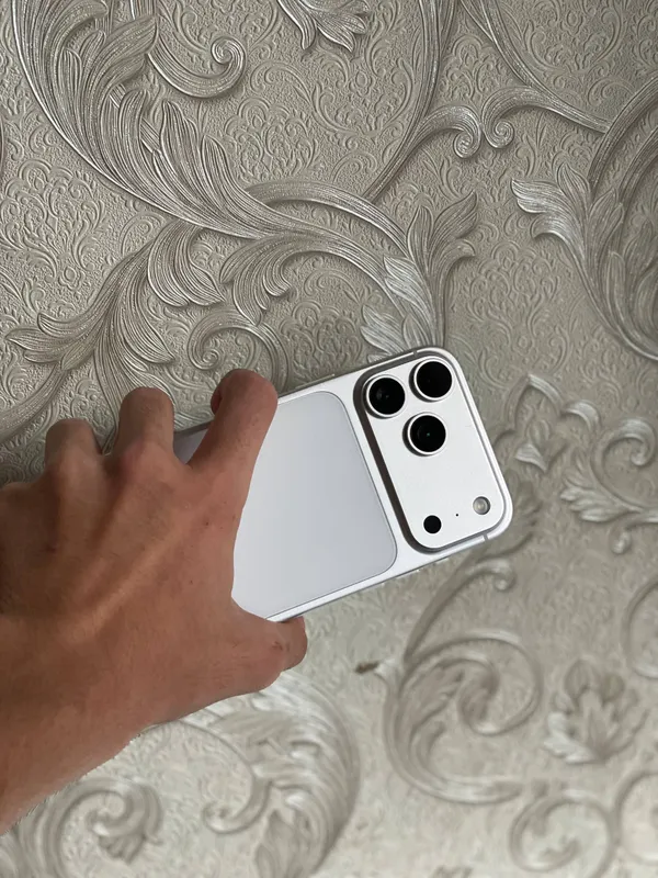 Iphone 17 pro max silver 1