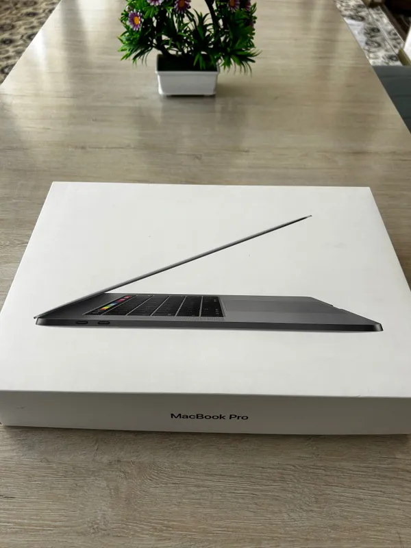 Macbook 15inch I9 — фото 3