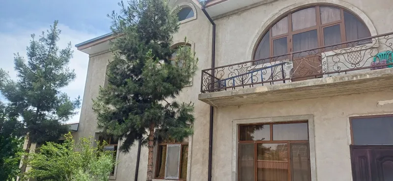 Gala osiyo shaxrida 2 qavatli uchaska sotiladi