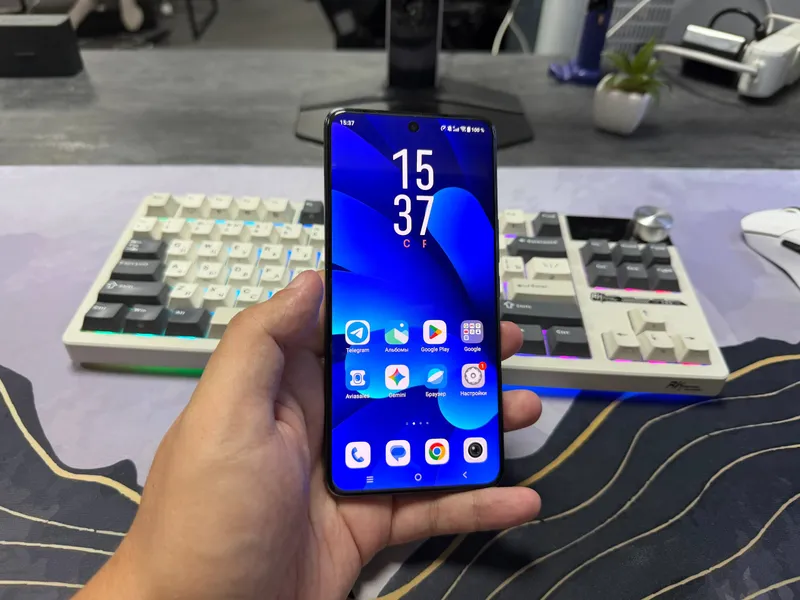 Vivo V50 (12/256 GB) 1