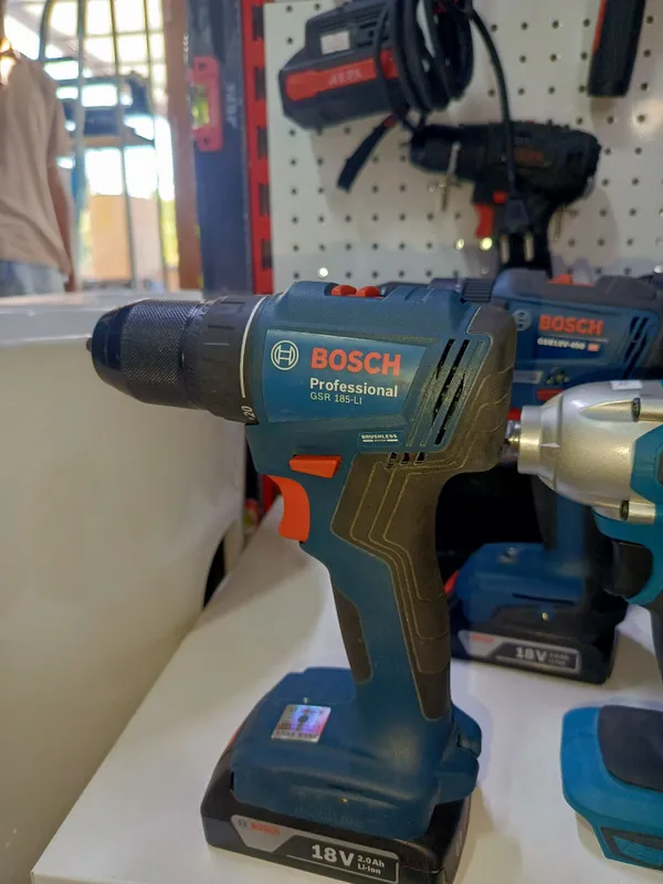 Безщеточный шруповерт Bosch GSR 185 li 1 Безщеточный шруповерт Bosch GSR 185 li 1