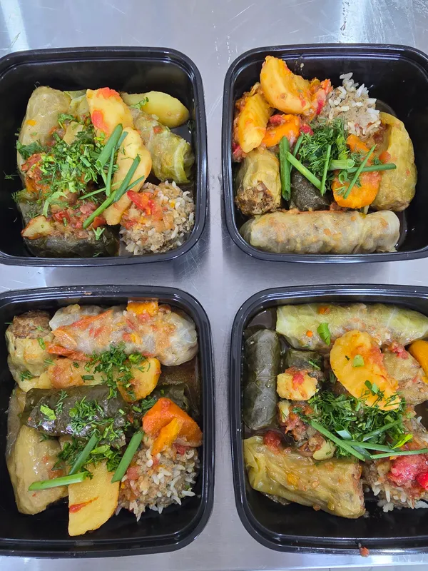 требуются на кухню работники Повар И салатчица