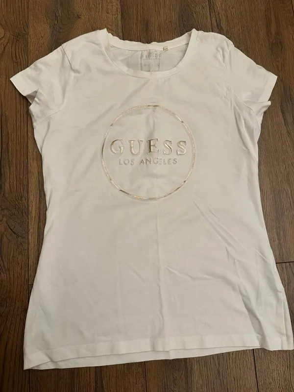 Женская футболка GUESS 1 Женская футболка GUESS 1