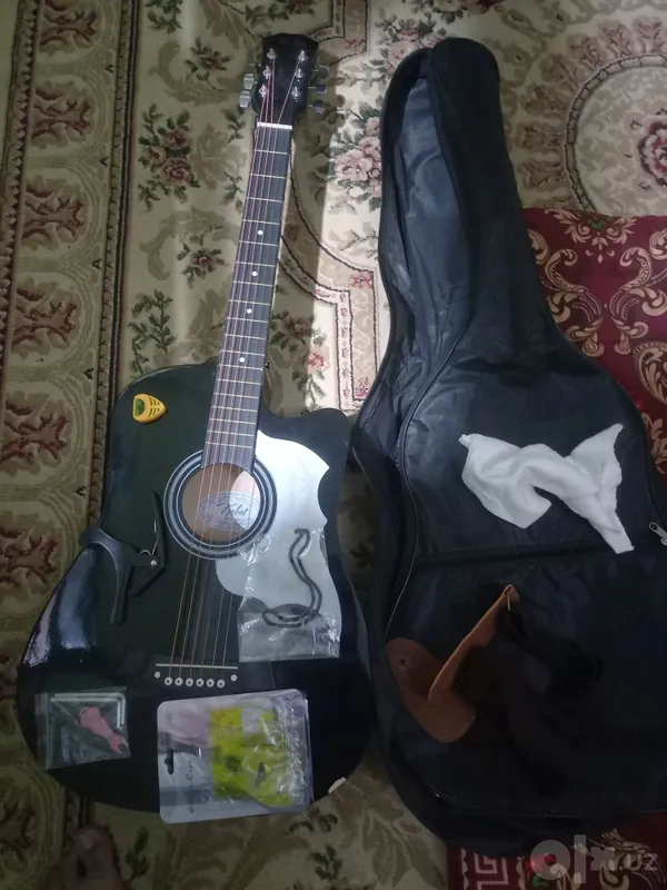 Akustik gitara sotiladi 900.000 1 Akustik gitara sotiladi 900.000 1