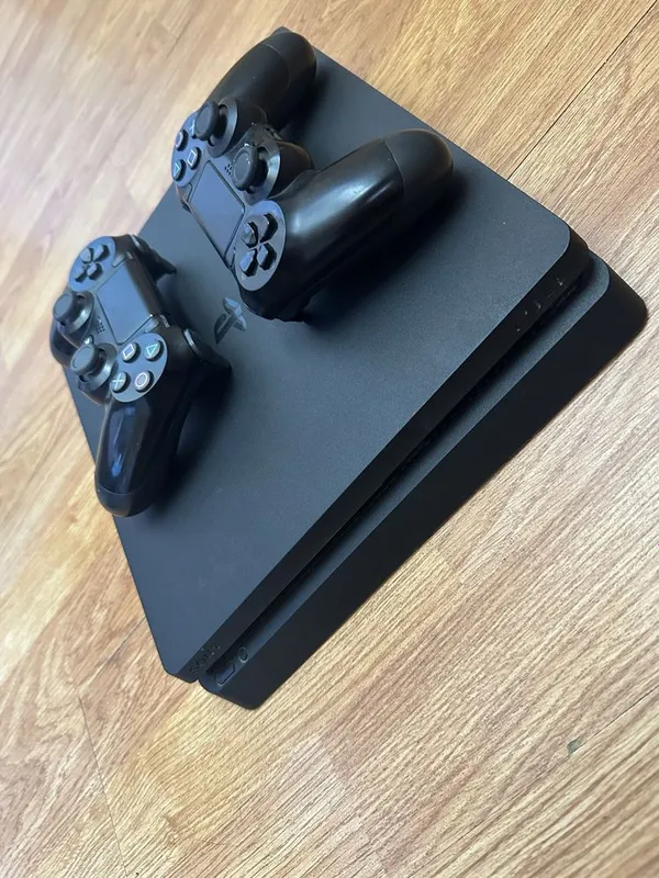 PlayStation 4 Slim 500Gb + 2 Ta pult+ Oxirgi chiqqan uyinlar — фото 1