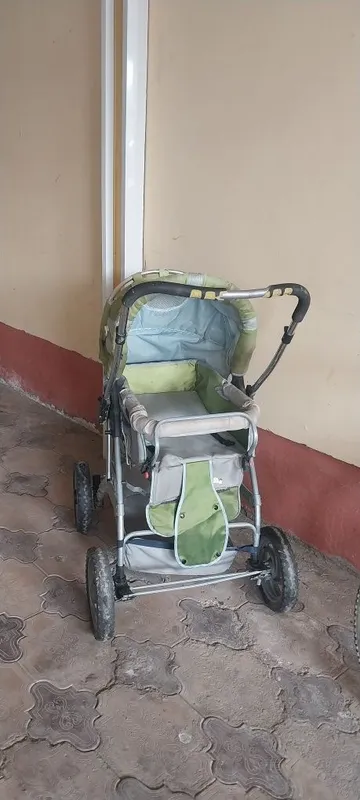 Коляска сотилади