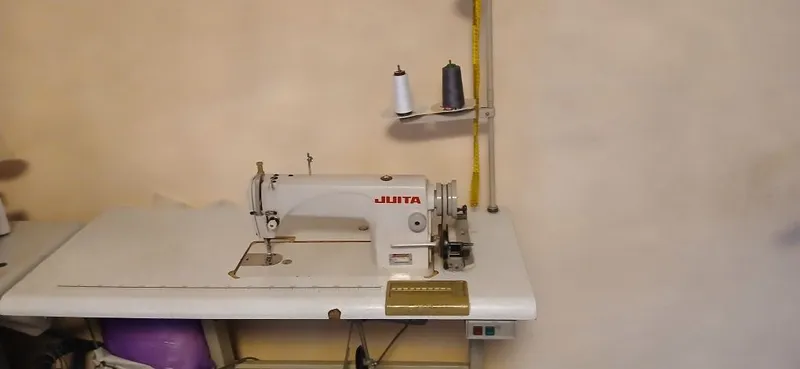 Продаёться срочно швейное машина JUITA в.хорошим состочние. — фото 1