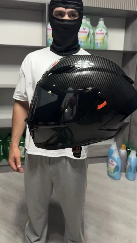 AGV Carbon Style Shlem 2