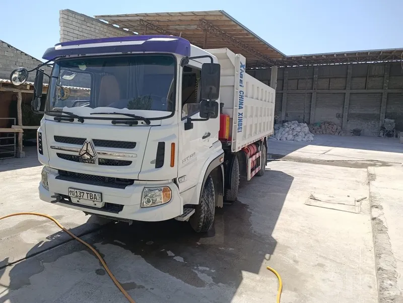 Самосвал Sinotruk Xovo 2 Самосвал Sinotruk Xovo 2