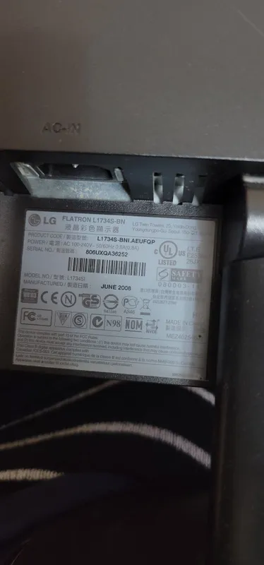 LG Flatron L1732S-BN monitor 2 LG Flatron L1732S-BN monitor 2