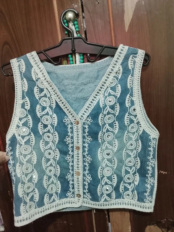 jaket koftalar ustidan kiysa böladi