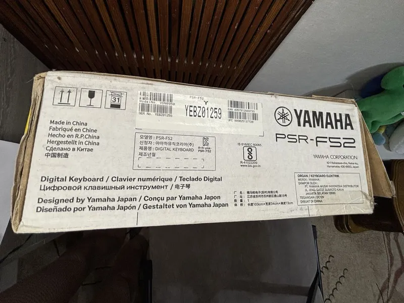 Синтезатор Yamaha PSR-F52 — состояние нового, полный комплект 4