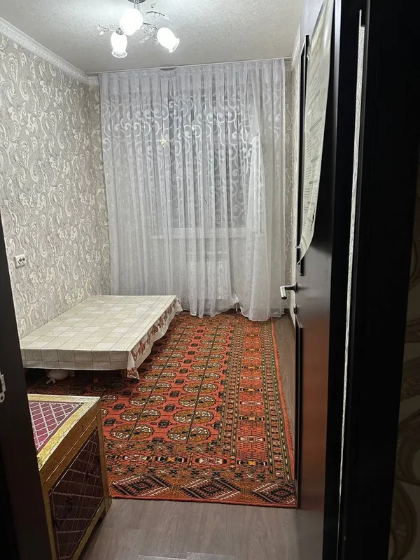 Продаётся 3-комнатный дом, можно также сделать под мастерскую, 1 этаж 4