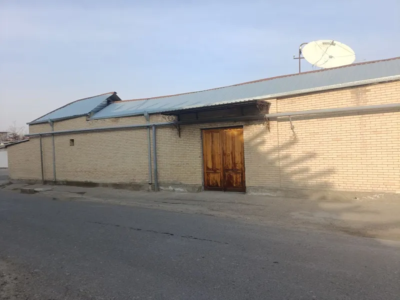 Eski shaharda pod gostini uchastka sotiladi — фото 2