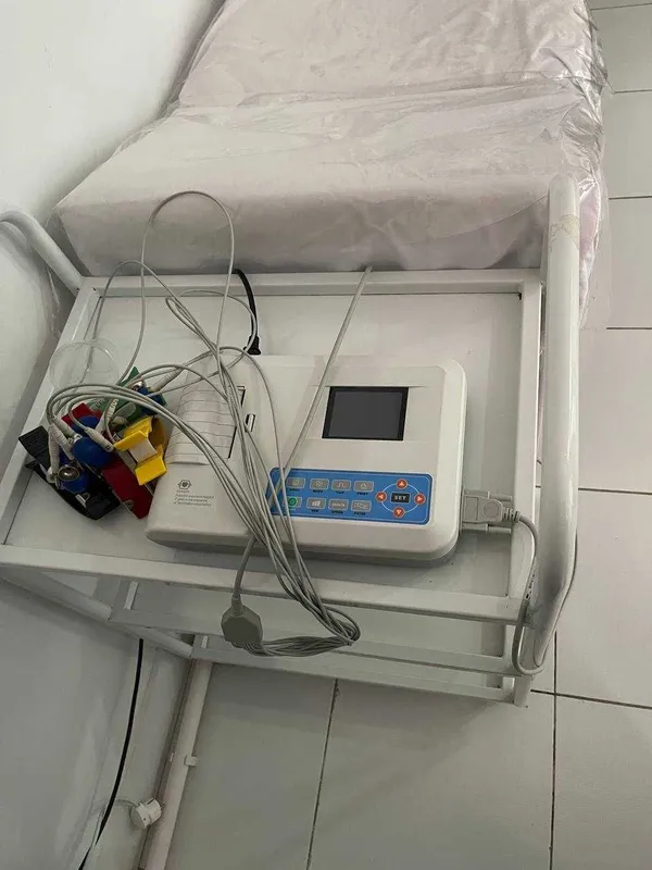 Professional 3 kanalli EKG apparati sotiladi Professional 3 kanalli EKG apparati sotiladi