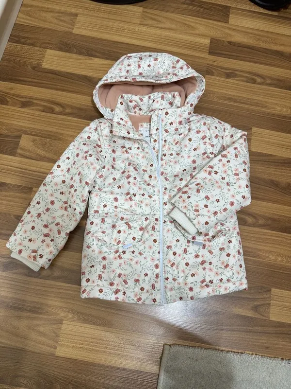 Теплая куртка на девочку 4-5 лет