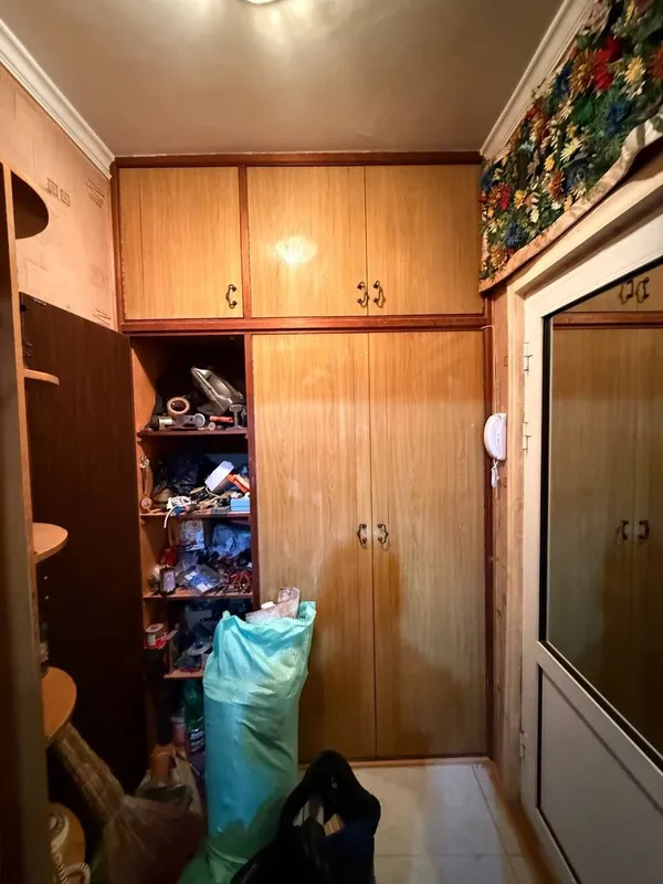 Продается прихожая и встроенный шкаф