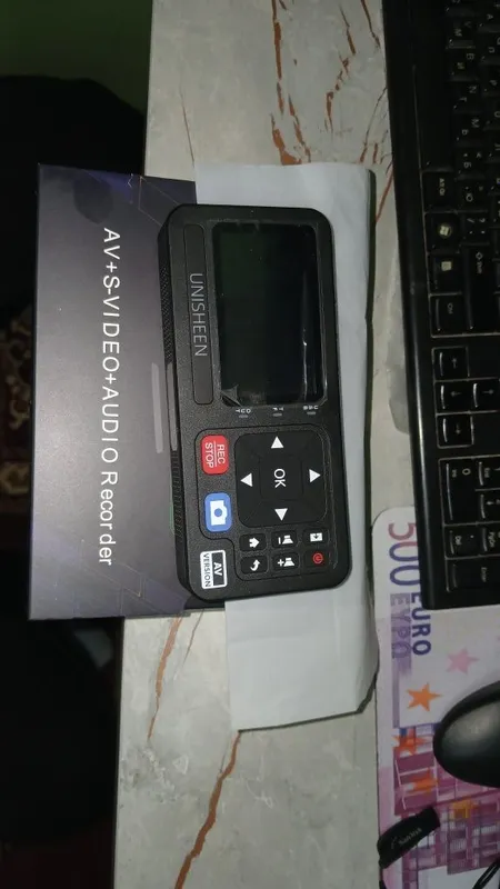 Unesheen video kassetani ko'chiradigan qurulma sotiladi .yangi holatda