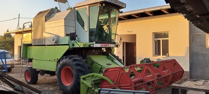 Claas Dominator 130 kombayn 2015 yil a'lo holatda 4 Claas Dominator 130 kombayn 2015 yil a'lo holatda 4
