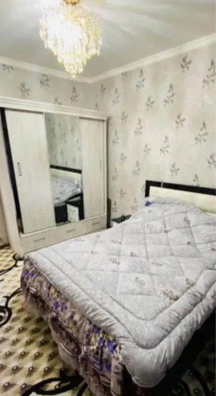 5 каватли домнинг 1чи каватида 3хонали квартира арендага берилади