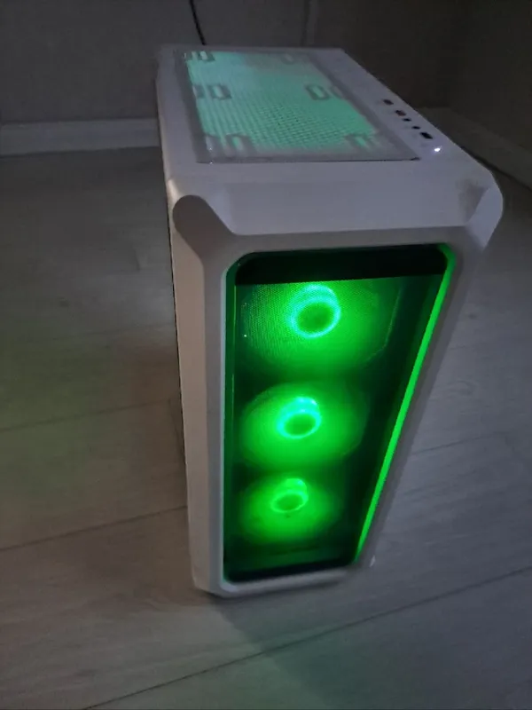 Белый игровой ПК (i5 / 12GB / SSD+HDD / GTX 950) 3 Белый игровой ПК (i5 / 12GB / SSD+HDD / GTX 950) 3