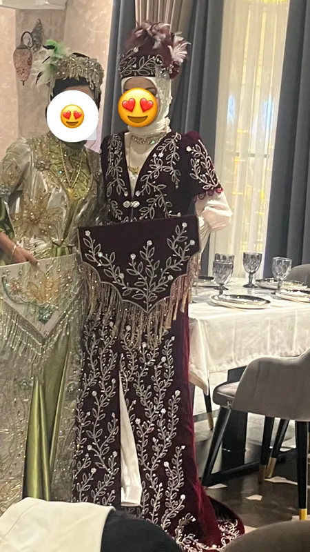Chiroyli shleyfli ansambl sotiladi 1