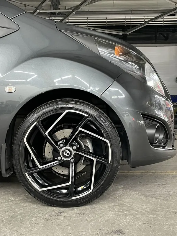 Bently Bakalavr 205/40/17 covka