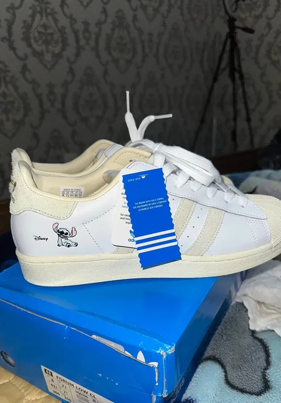 Yangi Adidas stitch krossovkalarini sotaman 2 Yangi Adidas stitch krossovkalarini sotaman 2