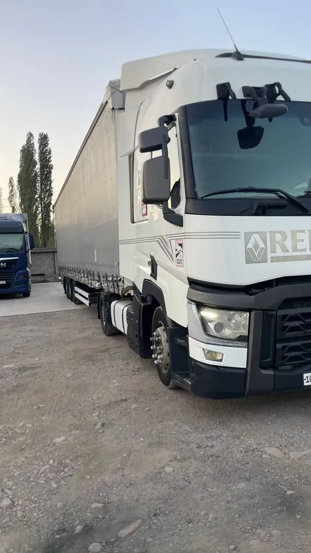 Продается грузовик Renault 3 Продается грузовик Renault 3