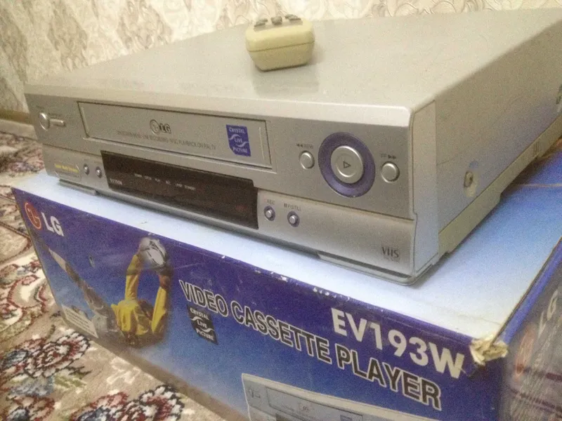 Видео магнитофон LG EV193W — фото 3