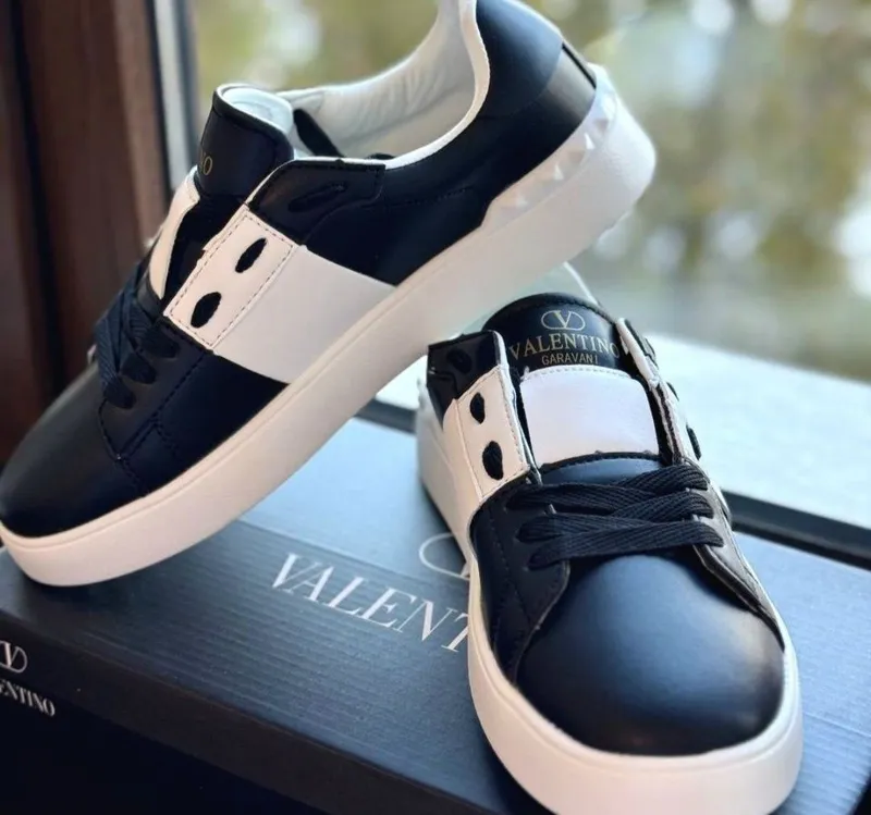 Продажа мужской обуви Valentino . 40-44 размеры