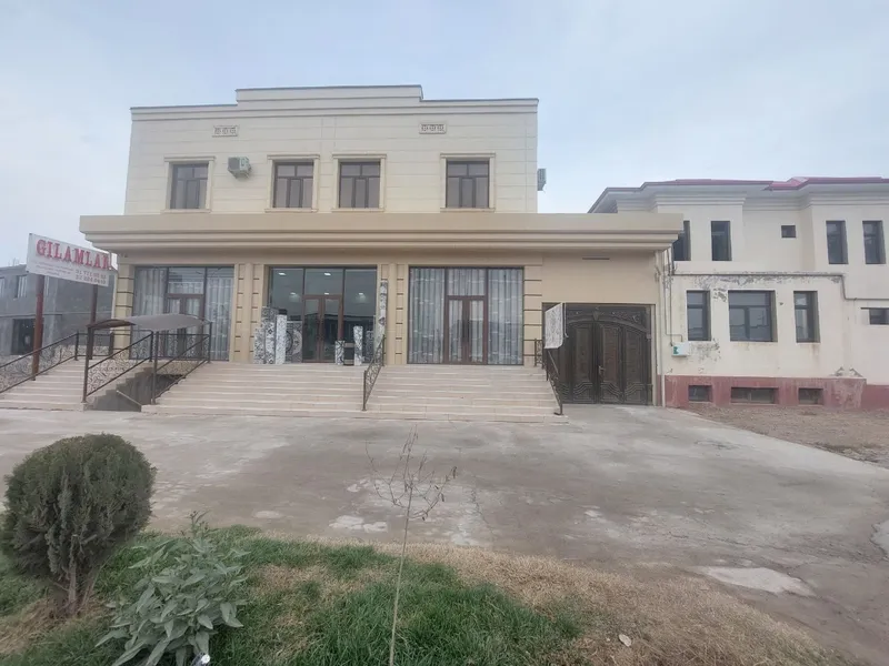 Noturar bino va uy Sotiladi Termiz shahar Yo'l yuzida 7
