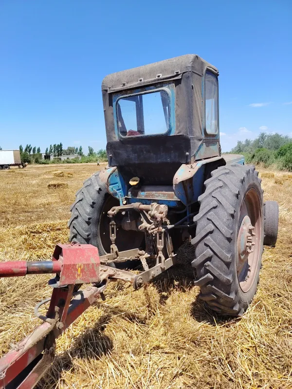 T28 traktor sotiladi xolati yaxshi xechqayerida kamisi yoq 5