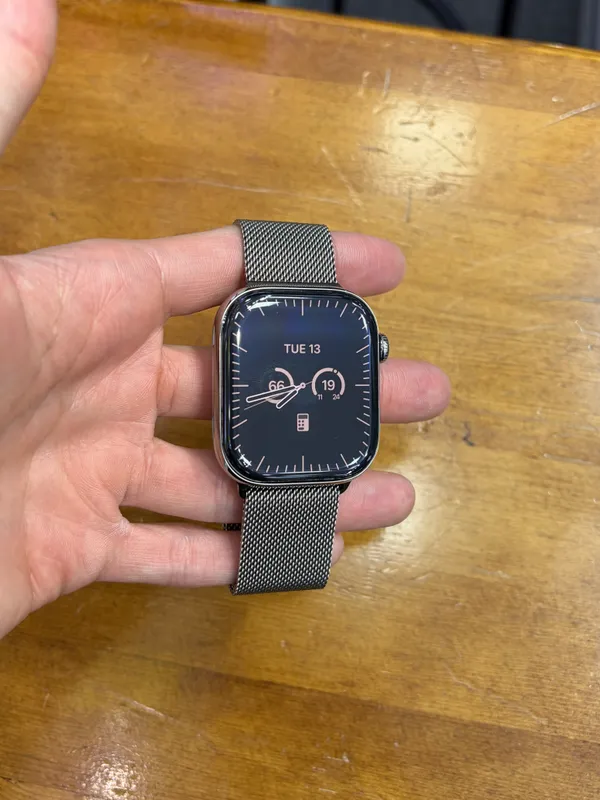 Apple Watch 10, 46 мм, натуральный титан, миланский браслет 2 Apple Watch 10, 46 мм, натуральный титан, миланский браслет 2