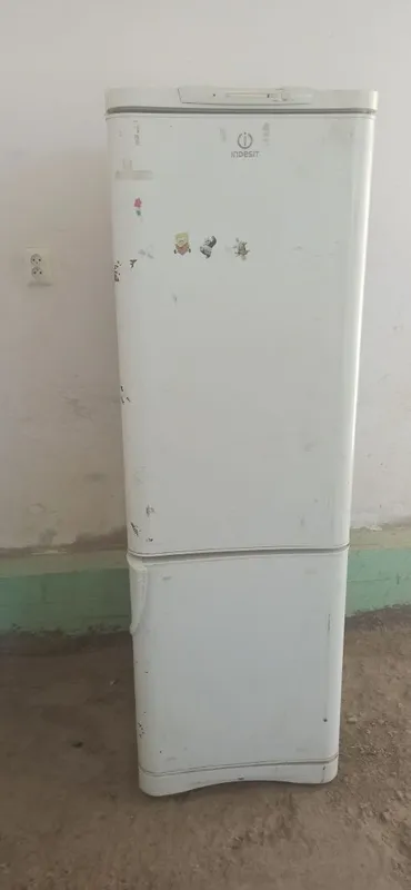 Холодилник индесит
