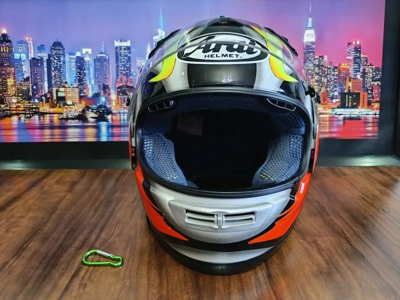 Мото шлем от Японского бренда ARAI QUANTUM e — фото 2