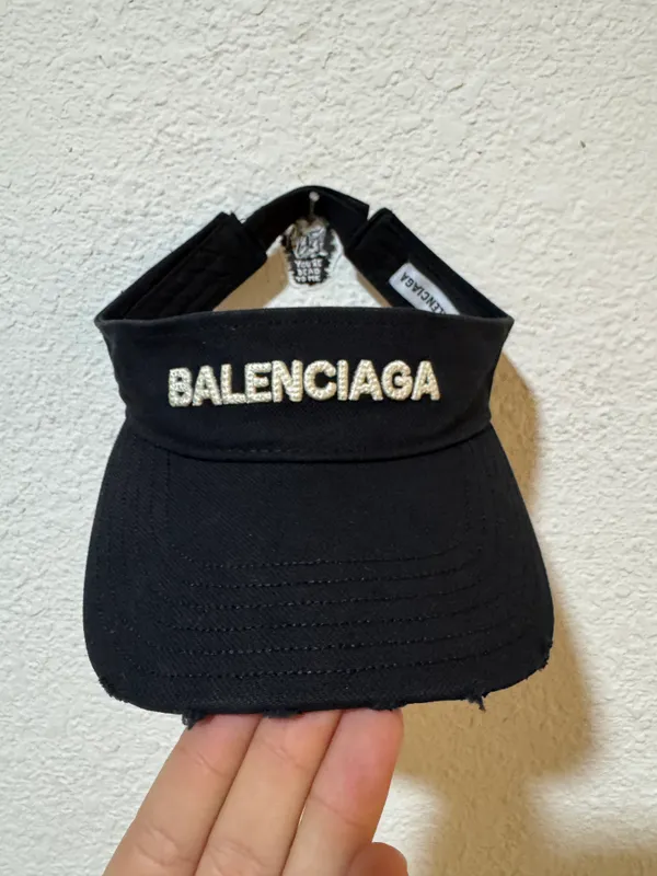 Кепка-визор Balenciaga (Distressed Logo Visor)