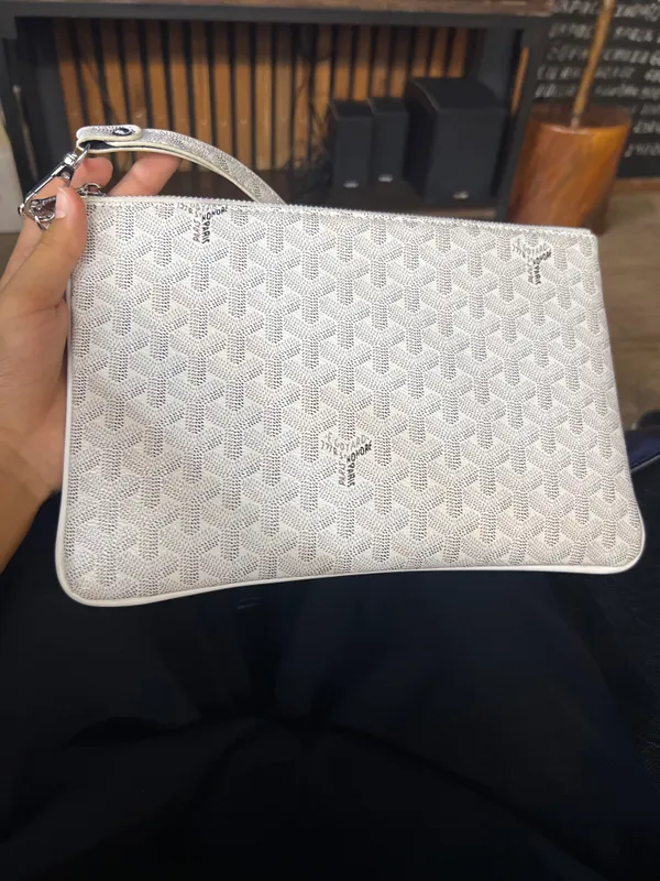 Goyard, размер S, помещается тетрадь, 170 сум, есть коробка Goyard, размер S, помещается тетрадь, 170 сум, есть коробка