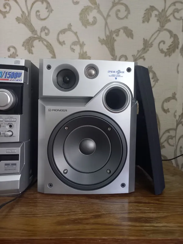 Muzikalniy sentr PIONEER 5 Muzikalniy sentr PIONEER 5