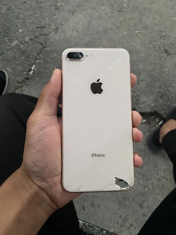 iPhone 8+ память 64, ёмкость 100 2 iPhone 8+ память 64, ёмкость 100 2