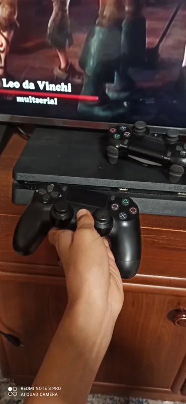 PlayStation 4 на 1 ТБ, есть 3 диска, новая 2