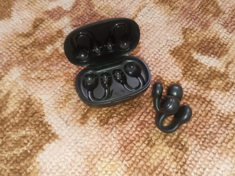 AIRPODS