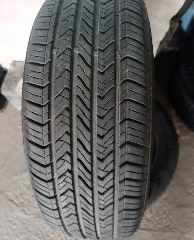 Продаются 2 шины 185/65 R 14 1 Продаются 2 шины 185/65 R 14 1